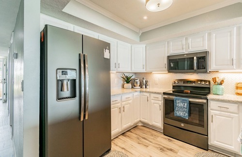 Indian Shores Condo | Large family accommodations…Coffee till Cocktails beachfront!