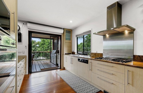Point Lookout House | Large Family Beachhouse - Walk to Everything