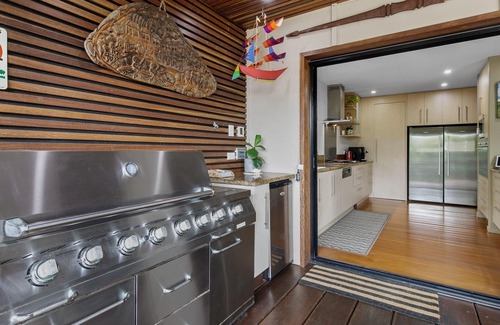 Point Lookout House | Large Family Beachhouse - Walk to Everything