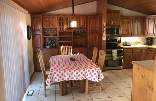 Grand Bend Cottage | Large family cottage in Grand Bend