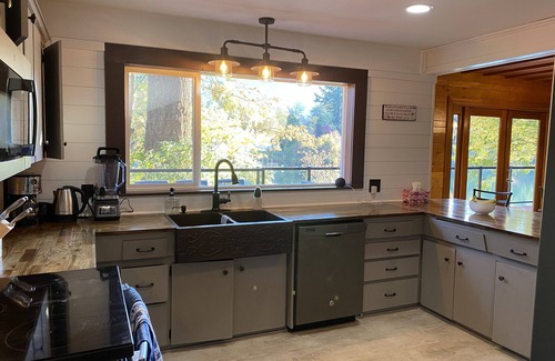 Lake Cowichan House | Large family-friendly waterfront house in Lake Cowichan