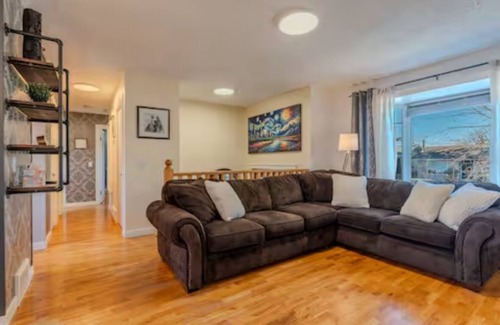 Airdrie House | Large Family-Friendly 3BE Home | Easy Access to QE2