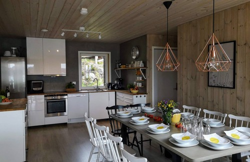 Steinsland Cabin | Large family friendly cottage by the sea. New modern cottage with great facilities.