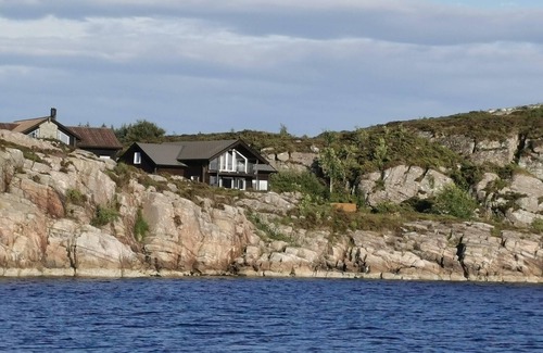 Steinsland Cabin | Large family friendly cottage by the sea. New modern cottage with great facilities.