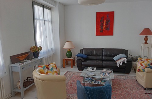 Ambon House | Large family home 10 minutes from the beach