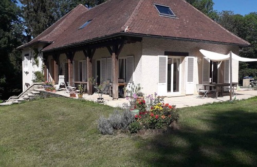 Ney House | Large family house sleeping 8/10 with swimming pool