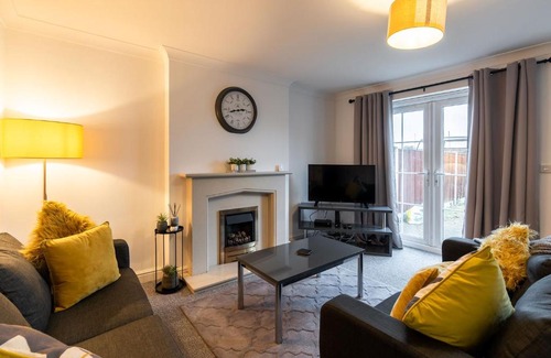 Armthorpe Apartment | Large Family Property & Central Location & Free Parking