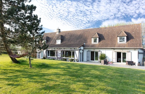 Carly House | Large family property with stunning views (Jacuzzi & fire pit)