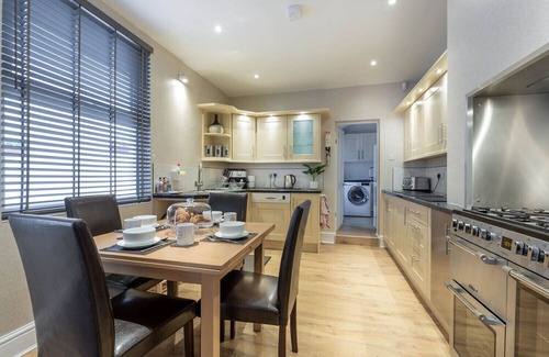 Muston House | ❤️ Large Family Self Catering Holiday House-Filey
