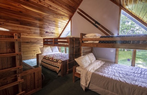 Ghent House | Large Family Space - Slopeside at Winterplace Ski Resort