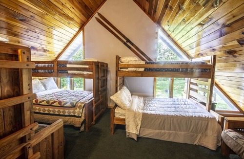 Ghent House | Large Family Space - Slopeside at Winterplace Ski Resort