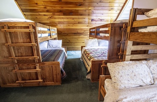 Ghent House | Large Family Space - Slopeside at Winterplace Ski Resort