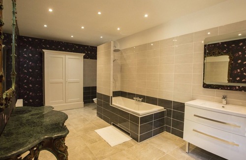Barbeville Bed & Breakfast | Large family Suite garden view