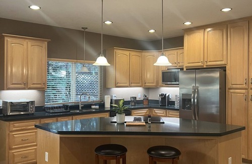 Twain Harte House | Large Family Vacation Home - Hot Tub, Pool Table, Bball, <1 mi to downtown TH.