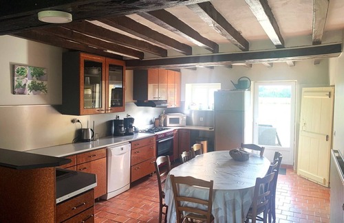Champigne Cottage | Large farmhouse, north of Angers, 13 bedrooms with swimming pool, 2 minutes from Les Briottières