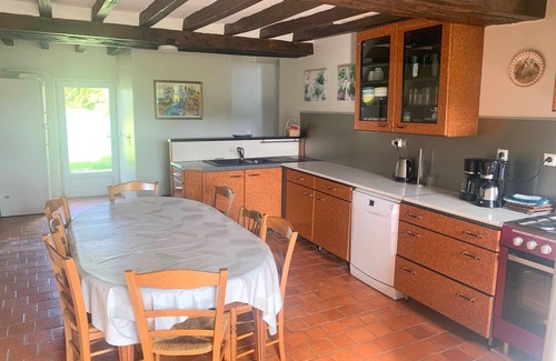Champigne Cottage | Large farmhouse, north of Angers, 13 bedrooms with swimming pool, 2 minutes from Les Briottières