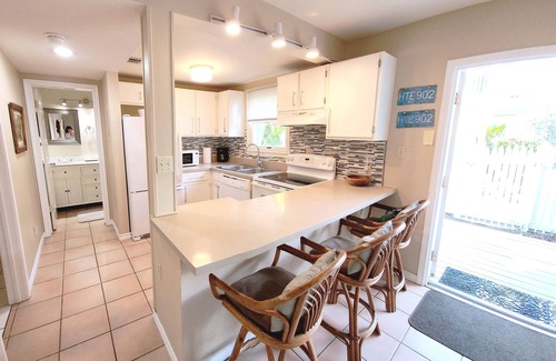 Truman Annex Condo | Large Floorplan & Yard, Sunny 2BR KING/twin, 1 Bath, Truman Annx, Grd Flr, Pool
