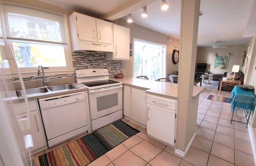 Truman Annex Condo | Large Floorplan & Yard, Sunny 2BR KING/twin, 1 Bath, Truman Annx, Grd Flr, Pool