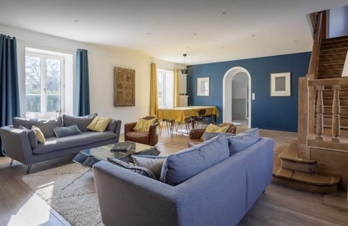 Saint-Genis-les-Ollieres House | Large family home with swimming pool