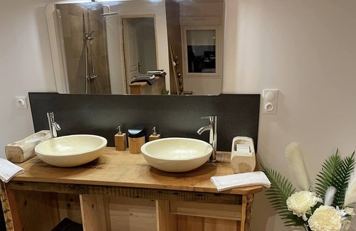 Saint-Sever-de-Saintonge Apartment | Large and charming studio
