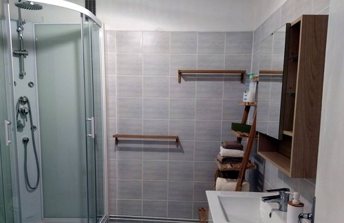 Ep 21 - Saint-Paul Apartment | Large fully equipped studio near the city center