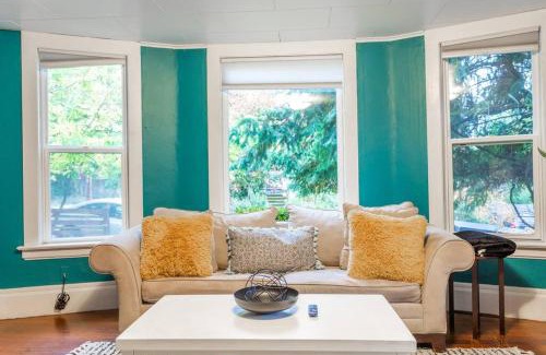 Fremont Apartment | Large funky 2 or 3 bedroom unit in prime location