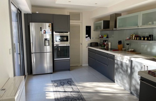 Prado-Perier Apartment | Large garden apartment in Carré d'or, walking distance to beach and town