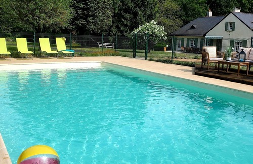 Saumur Villa | Large Gite SWIMMING POOL and SPA 15 km from Saumur with garden in the heart of the Forest