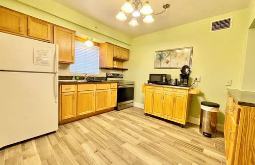Indian Rocks Beach Condo | Large, Ground Floor, Indian Rocks Beach Condo, Sunset Paradise, Gulf Side!