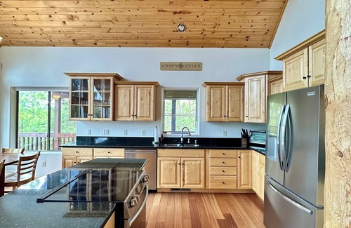 Happy Jack Cabin | Large Group Adventure Cabin with Bunks & Outdoor Bliss!