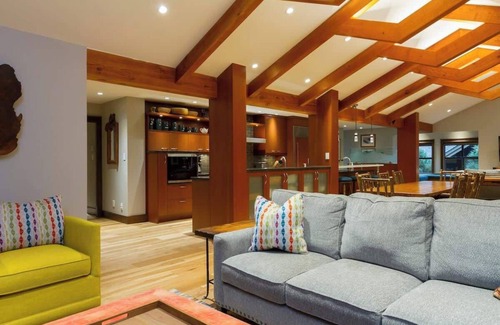 Blackcomb House | Large Group & Family Rental w/Hot Tub & Wood Fire