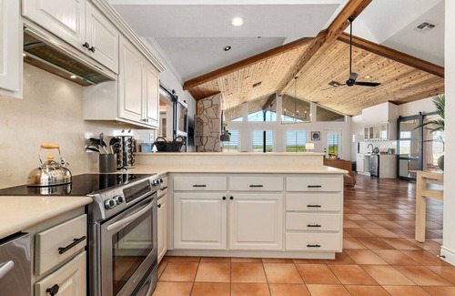 Spicewood House | Large Group Fave - Huge Patios, Views, BBQ Grill!