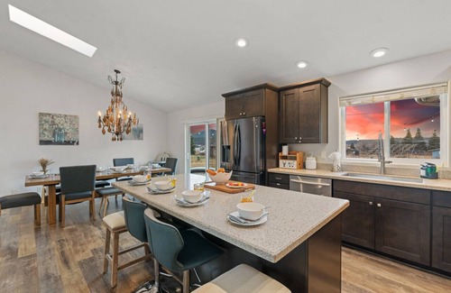 Fort Valley House | Large Groups, Volleyball Court, Large Space