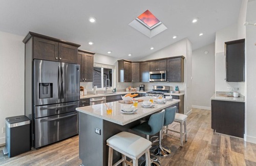 Fort Valley House | Large Groups, Volleyball Court, Large Space