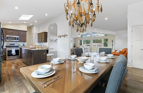 Fort Valley House | Large Groups, Volleyball Court, Large Space