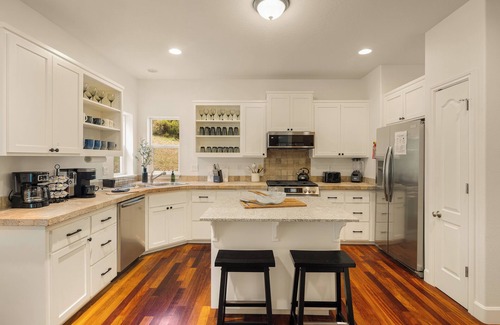 Fox Hollow House | Large Groups Welcome! 4100sq feet! Giant hot tub, game room, views!
