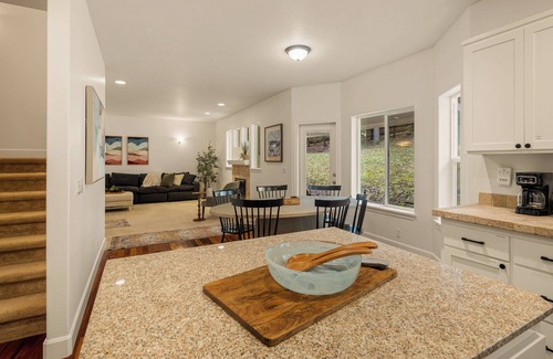 Fox Hollow House | Large Groups Welcome! 4100sq feet! Giant hot tub, game room, views!