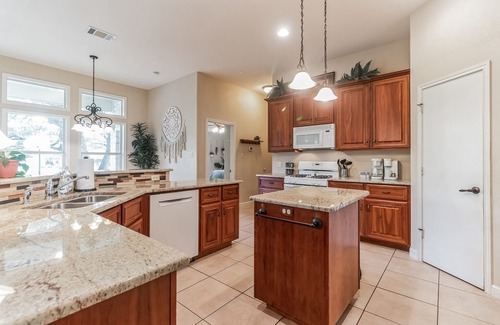 Northwood House | Large groups Welcome! 4BD 2BA Large Home near Domain & Hospitals!