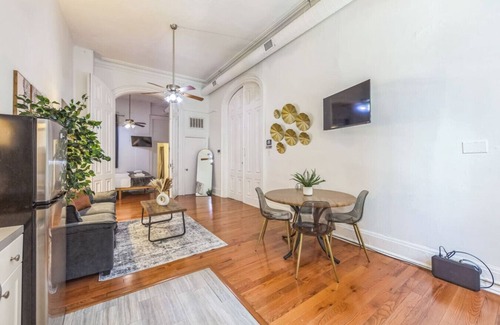 Center City West Apartment | Large Historical Center City 1/1 | Sleeps 4