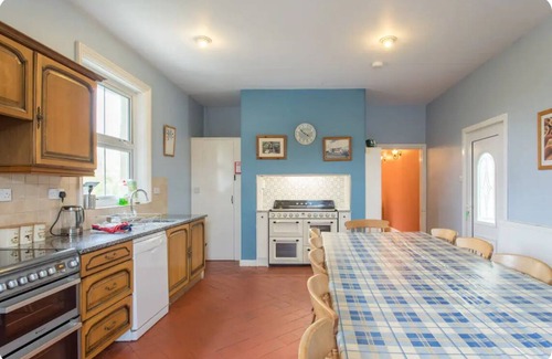 Bude House | Large Holiday Cottage for families, groups near Bude in Cornwall
