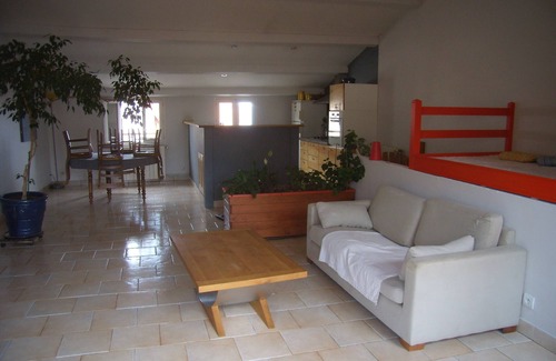 8th Arrondissement House | Large Holiday House between sea and creeks