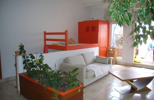 8th Arrondissement House | Large Holiday House between sea and creeks