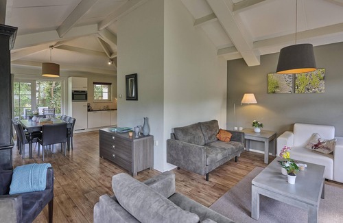 Krachtighuizen House | Large holiday villa on the edge of a forest