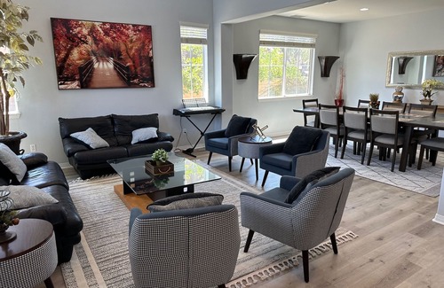 Eastvale House | Large home centrally located with easy access to OC and 91/71/15/60 freeways.