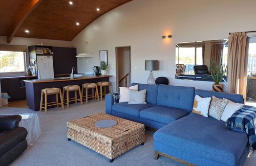 Acacia Bay House | Large home in a great location with stunning views