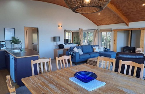 Acacia Bay House | Large home in a great location with stunning views