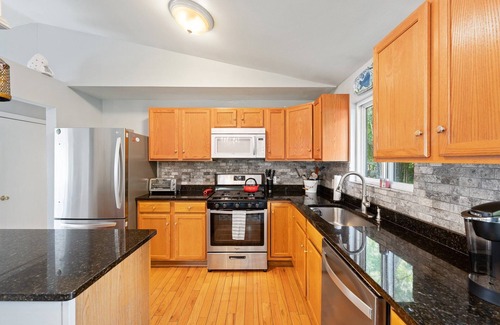 Bonnet Shores House | large home in Bonnet Shores with central AC