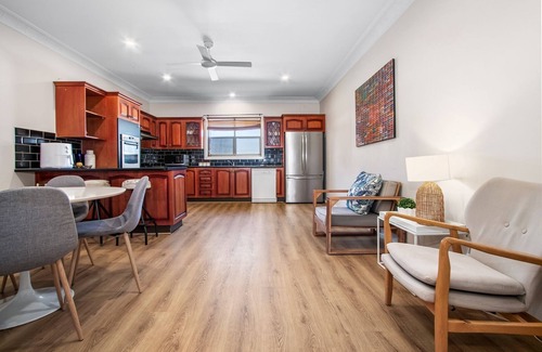 Waratah West House | Large Home in Waratah