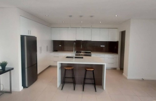 Kingston House | Large Home @Kingston Foreshore