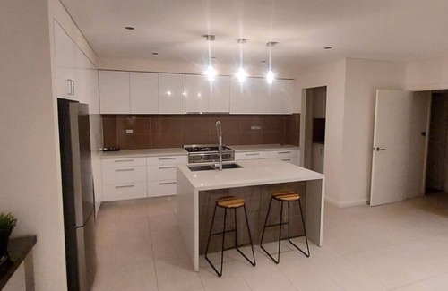 Kingston House | Large Home @Kingston Foreshore